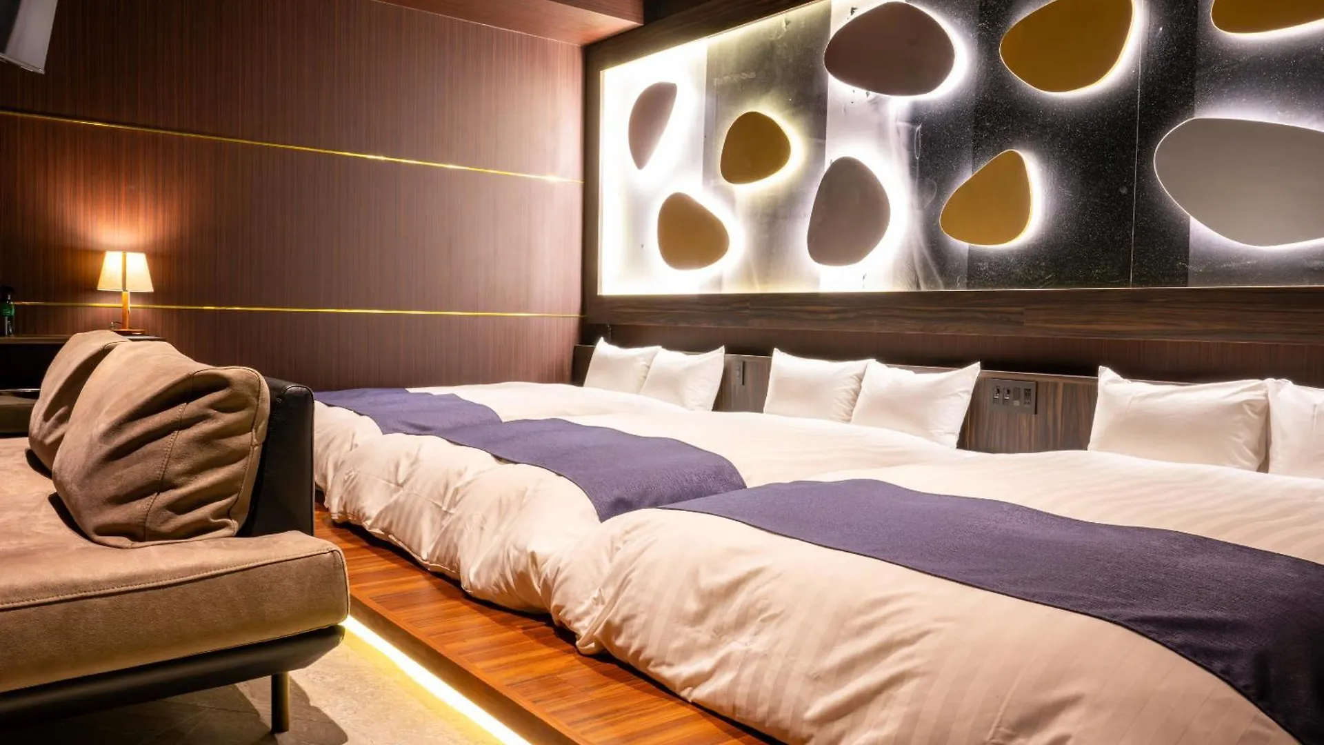 Kobe Port Tower Hotel 4*,